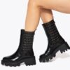 Chelsea-Stiefelette mit Nieten Chelsea-Stiefelette mit Nieten